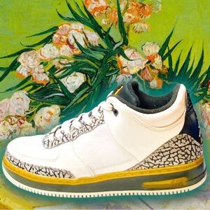 AJF3 WHITE METALLIC BLACK VARSITY MAIZE